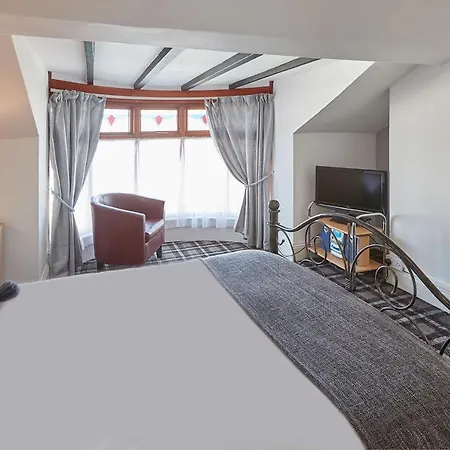 Apartment 4, Khyber Whitby