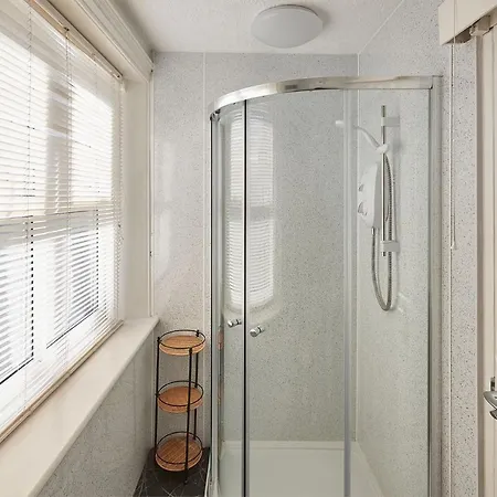 4, Khyber ウィットビー