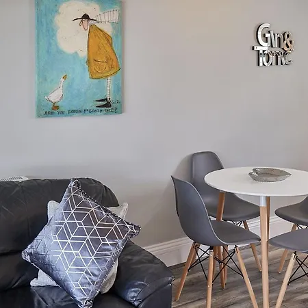 アパート 4, Khyber *