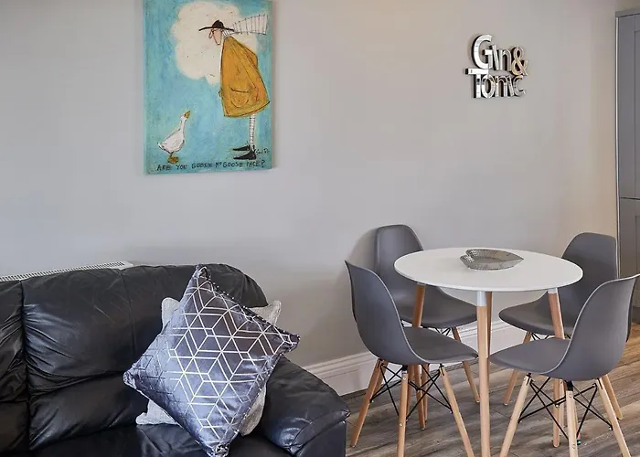 アパート 4, Khyber *